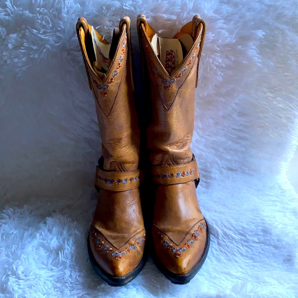 Old Gringo women’s size 9.5 cowboy boots with flowery embroidery design